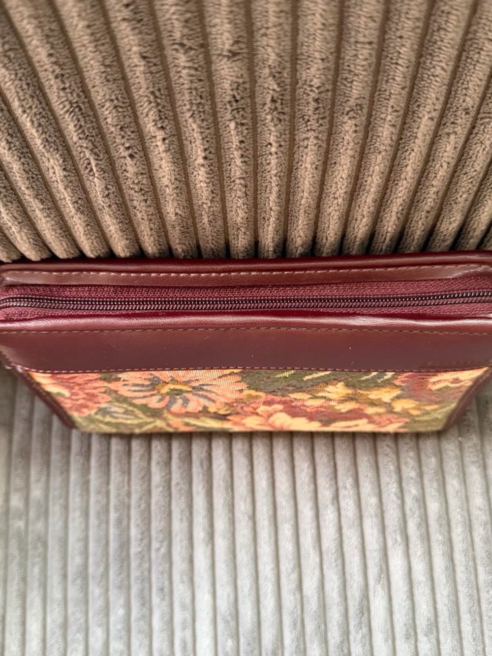 Vintage tapestry day runner binder - Picture 7 of 7